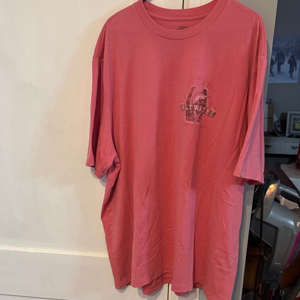 Izod Men's Pink Graphic Tee